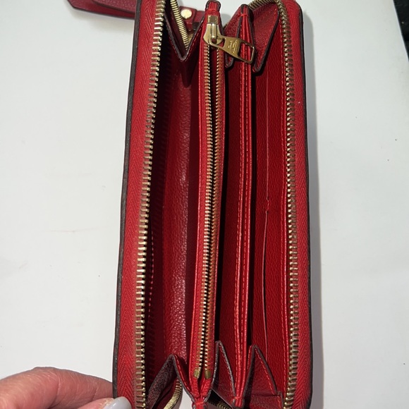 Louis Vuitton Red embossed monogram - Picture 15 of 17